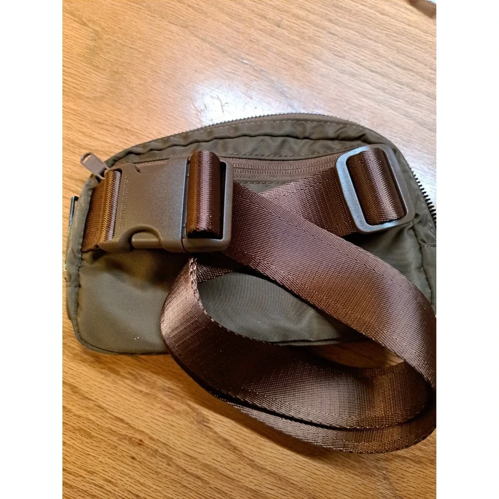 Pander Active Lifestyle Everywhere Belt Bag Adjustable Strap 7 X 5 Inches